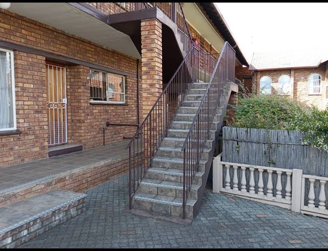 2 BEDROOM TOWNHOUSE FOR SALE IN ALBEMARLE